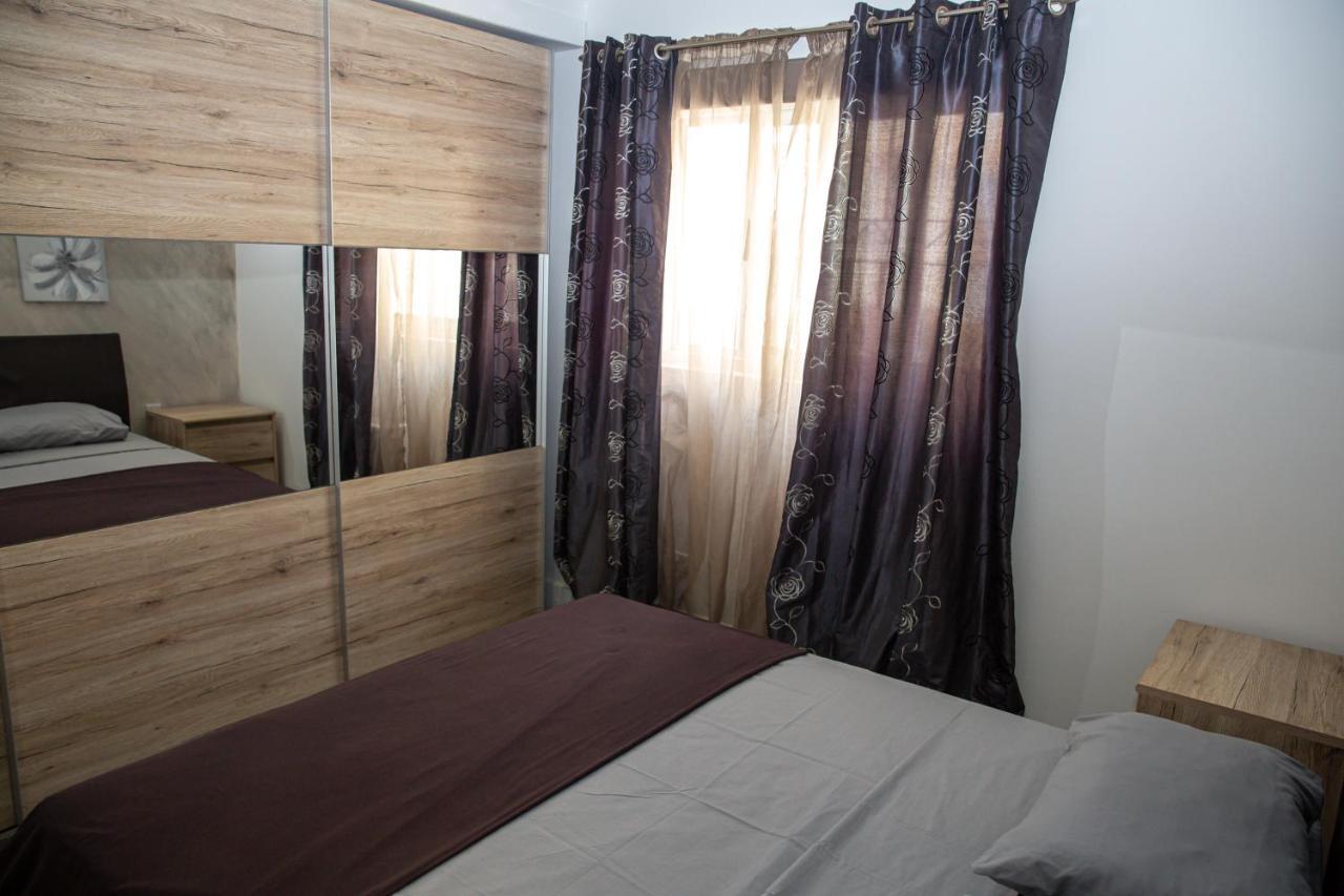 Dolmen Court Flat 10, Qawra Apartment St. Paul's Bay Bagian luar foto