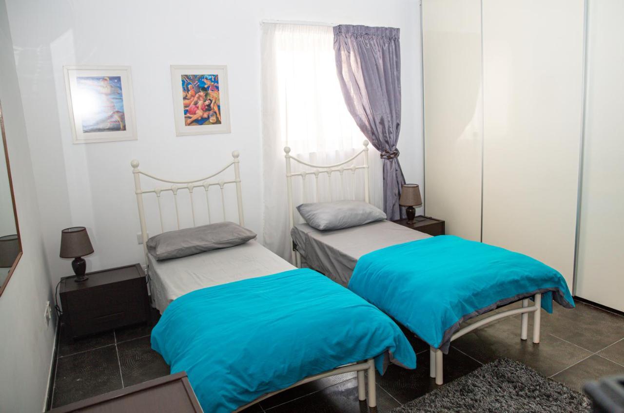 Dolmen Court Flat 10, Qawra Apartment St. Paul's Bay Bagian luar foto