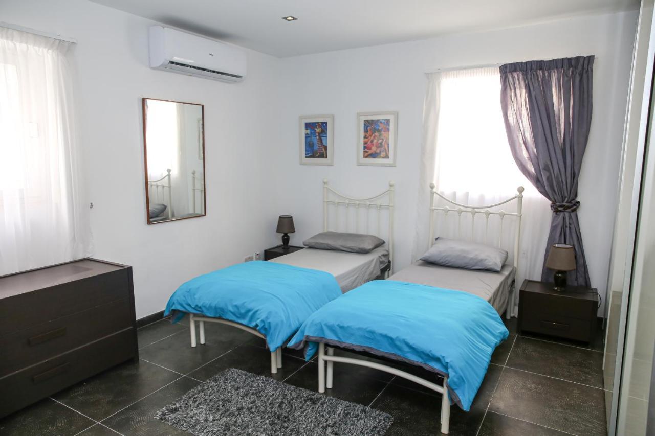 Dolmen Court Flat 10, Qawra Apartment St. Paul's Bay Bagian luar foto